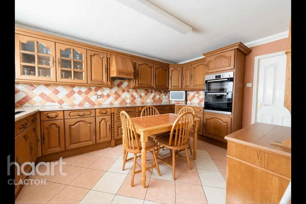 Havering Close, Clacton-On-Sea, CO15, photo 5