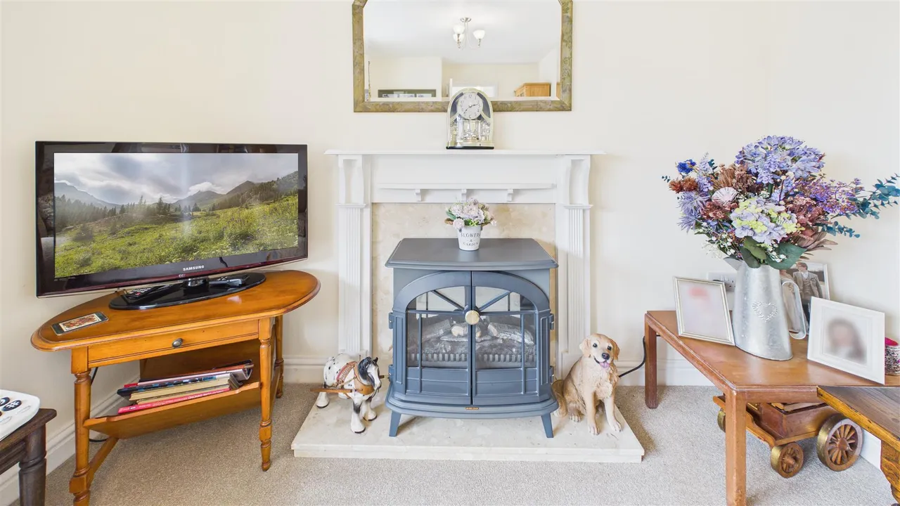 Mayfield Gardens, Baston, photo 7