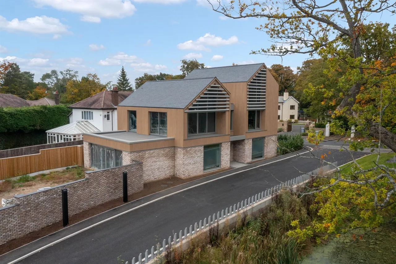 Waterbank Heybridge Lane, Prestbury, photo 3
