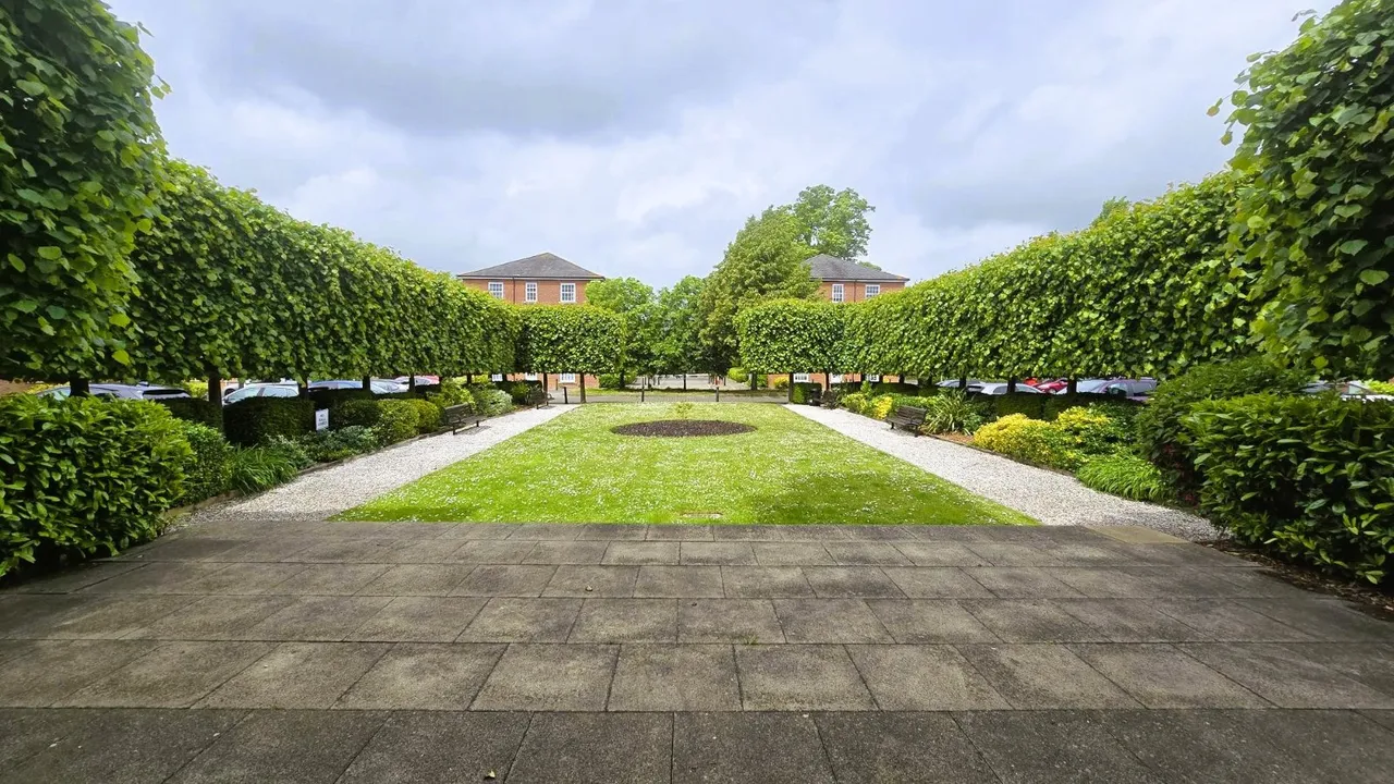 North Square, Knowle, PO17, photo 8
