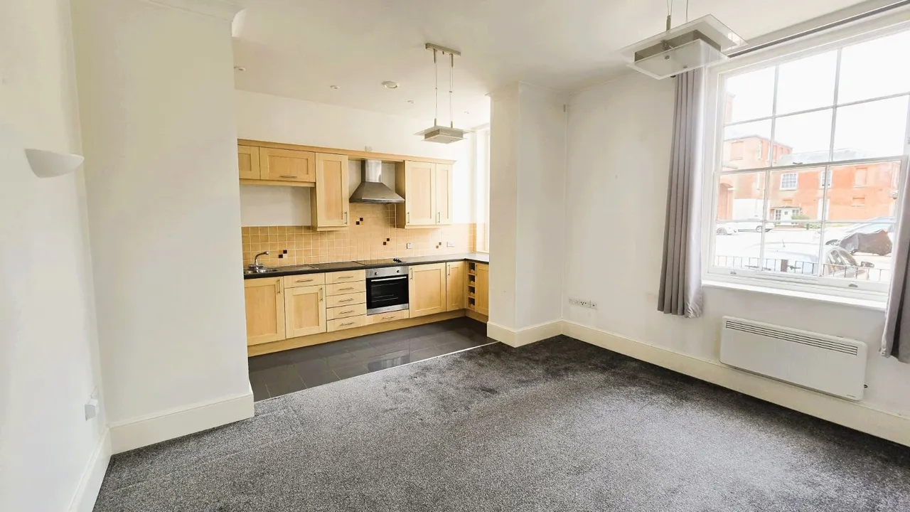 North Square, Knowle, PO17, photo 4