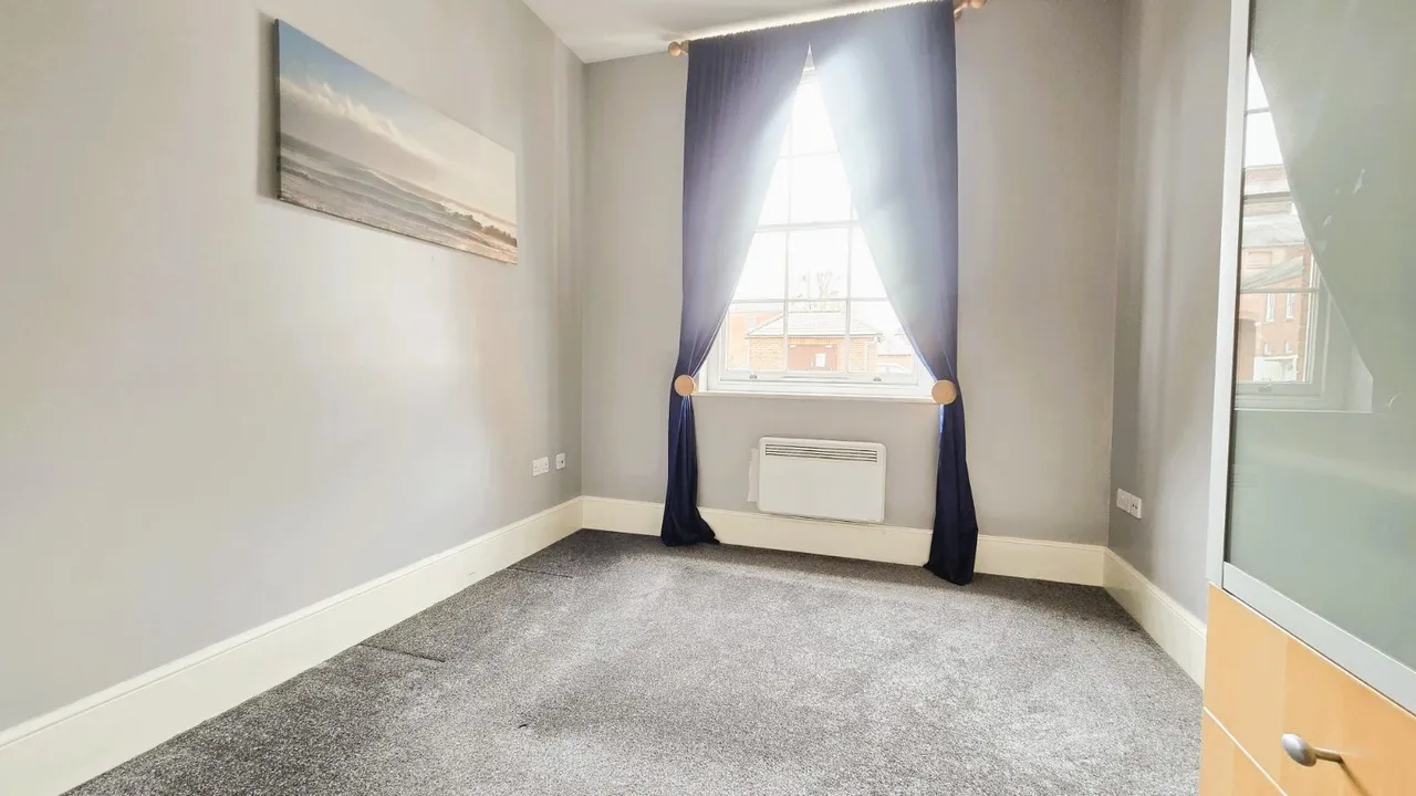 North Square, Knowle, PO17, photo 5