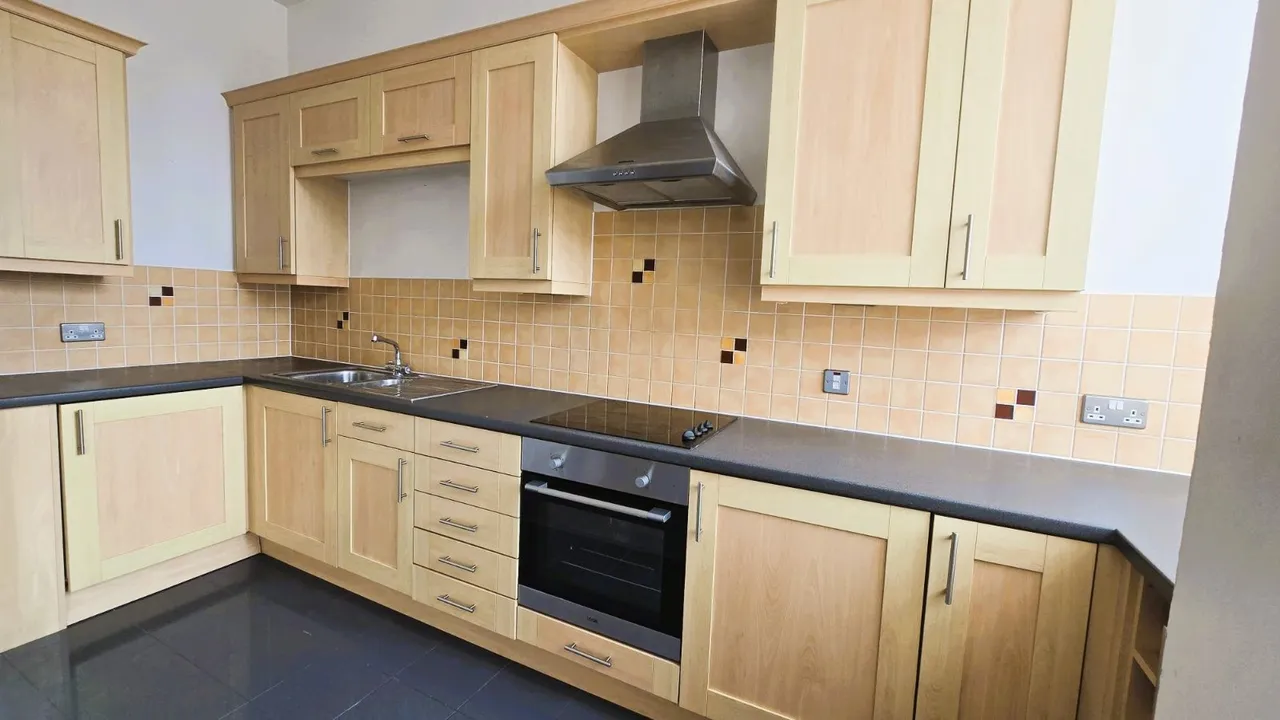 North Square, Knowle, PO17, photo 12