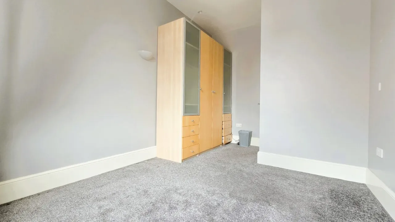 North Square, Knowle, PO17, photo 6