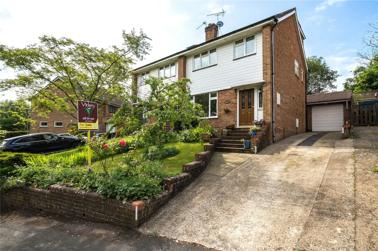4 bed house for sale — Barley Mow Close, Knaphill, Woking, Surrey, GU21 2JA