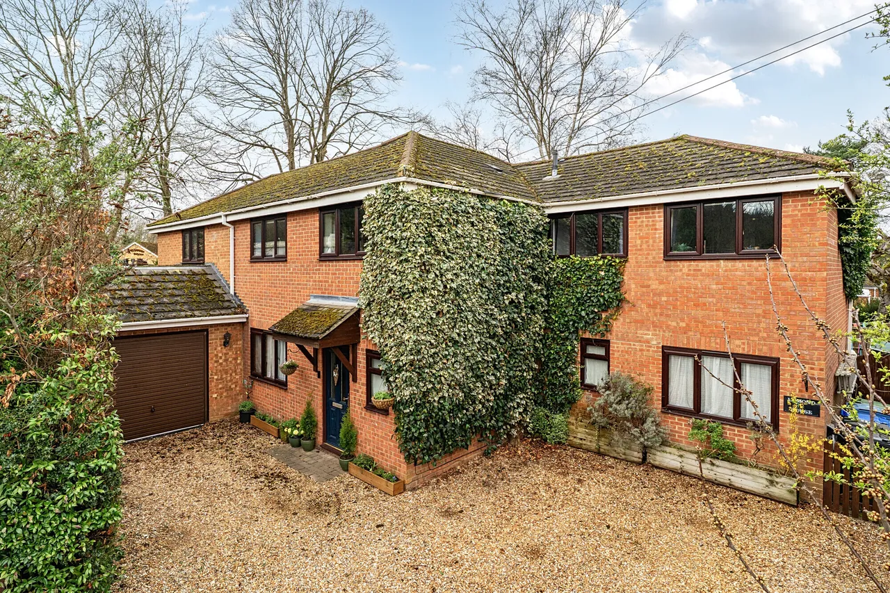 6 bed house for sale, Pondtail Road, Fleet, GU51