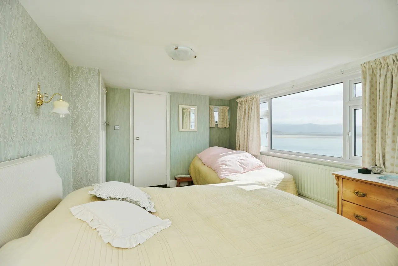 Borth-y-Gest, Porthmadog, LL49, photo 31