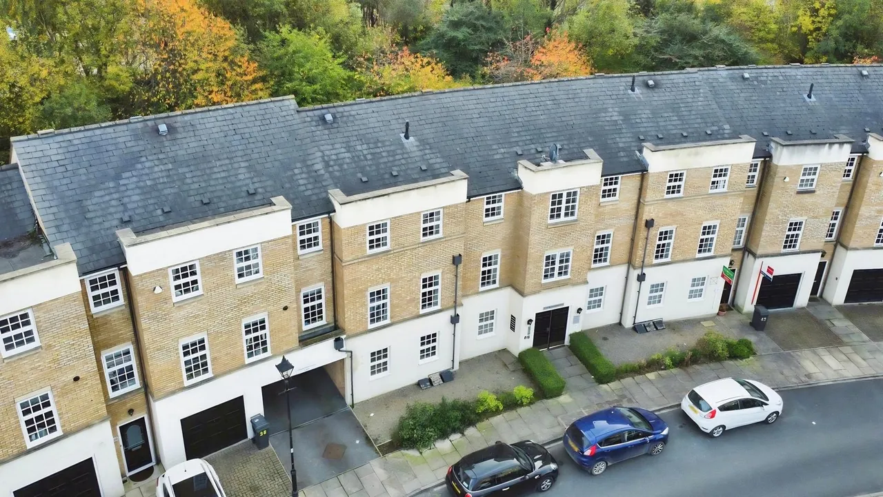 Bishopfields Drive, York, YO26, photo 2