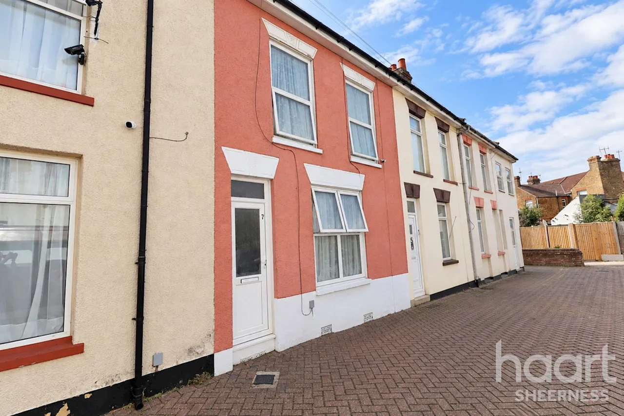 3 bed house for sale, James Street, Sheerness, ME12