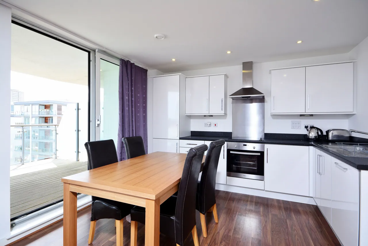 2 bed flat to rent, Brentford, TW8