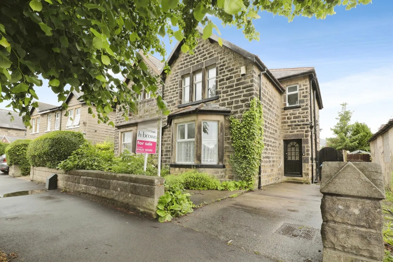 3 bed house for sale — King Edwards Drive, Harrogate