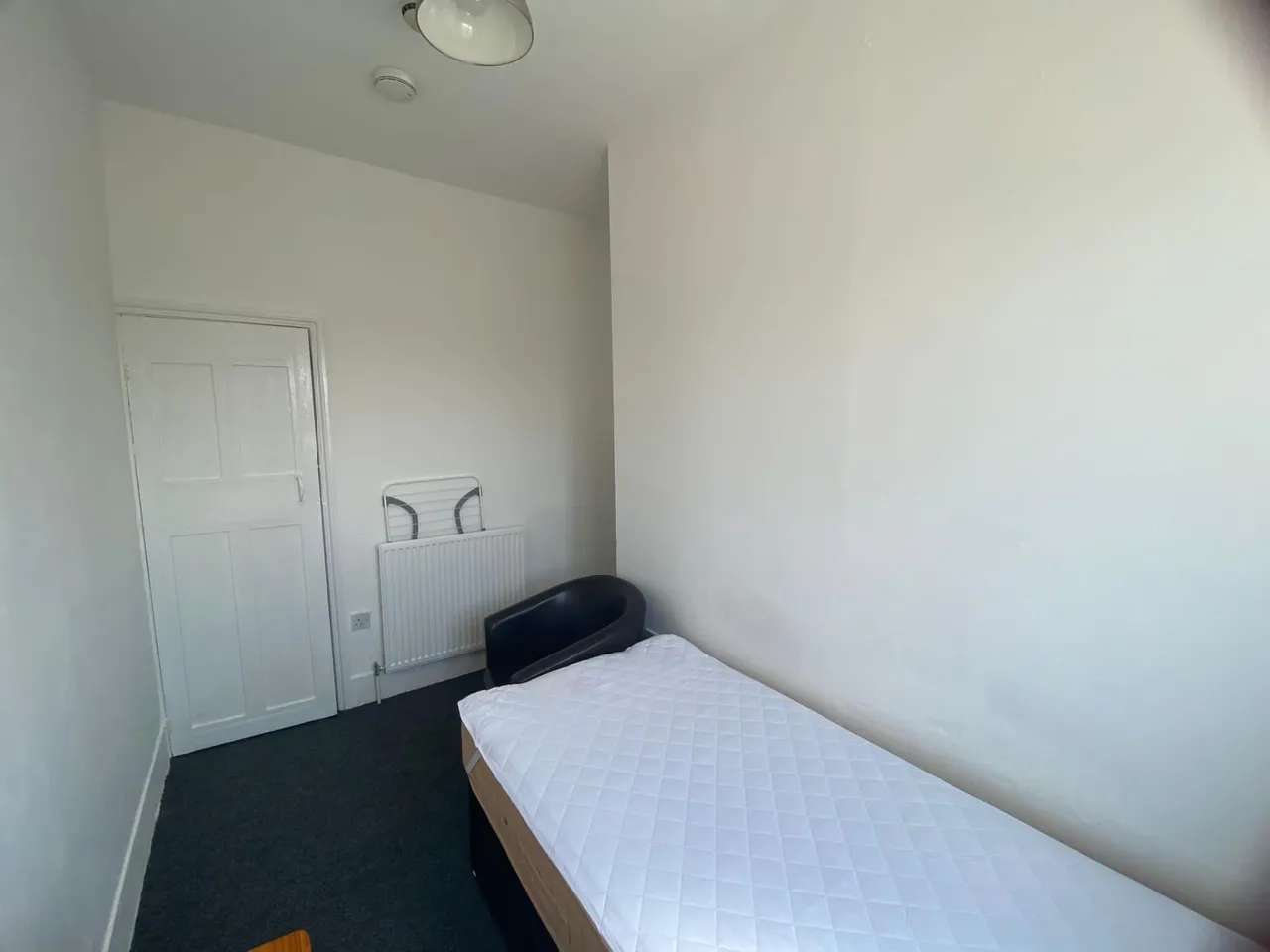 Mold Road, Wrexham, LL11, photo 4
