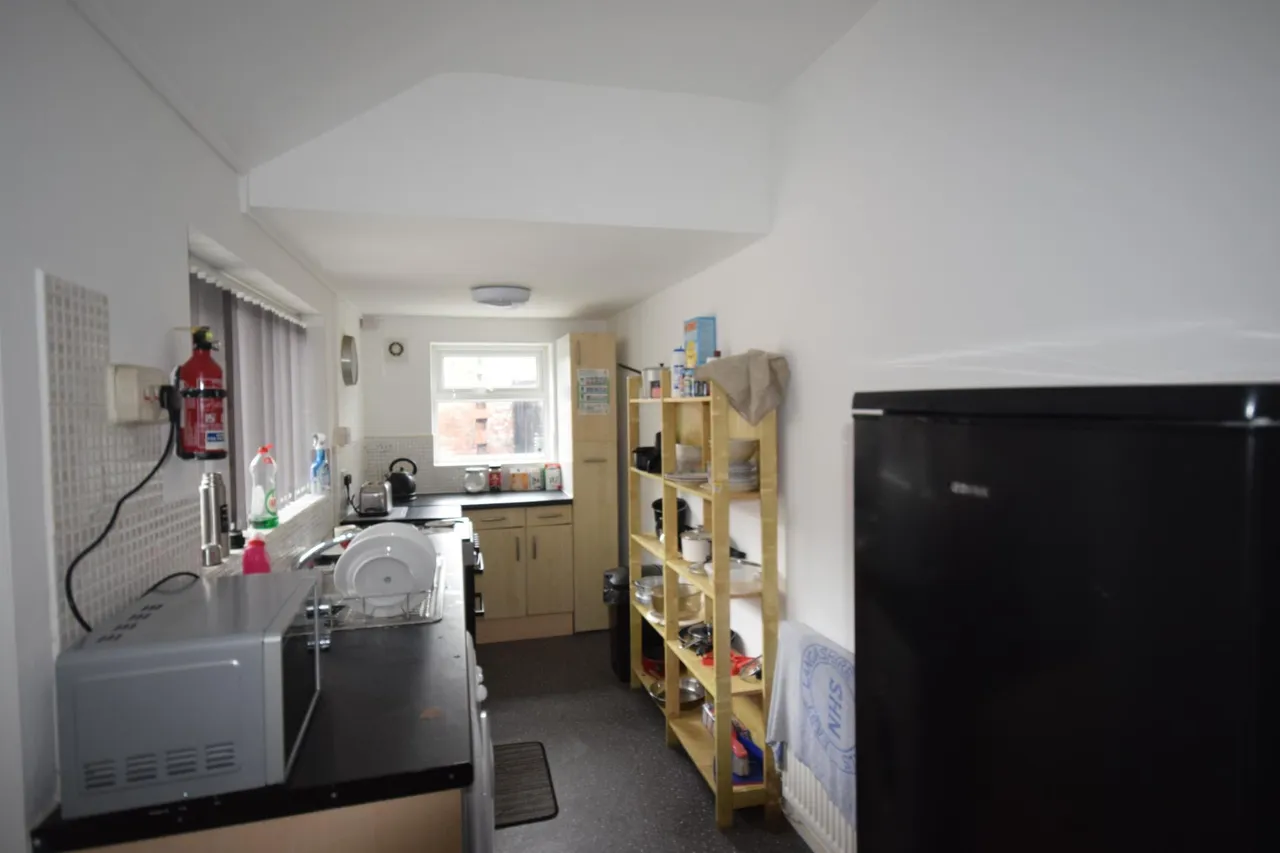 Mold Road, Wrexham, LL11, photo 5