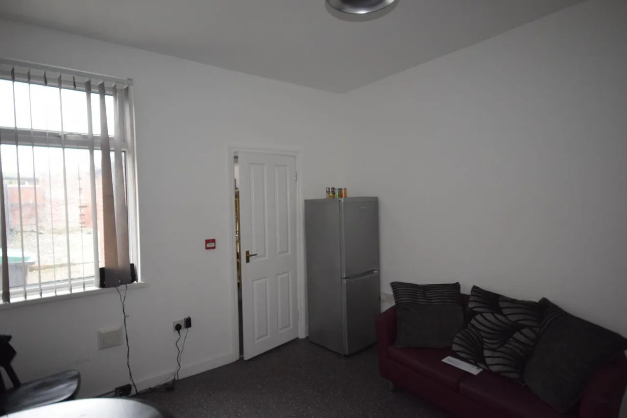 Mold Road, Wrexham, LL11, photo 7