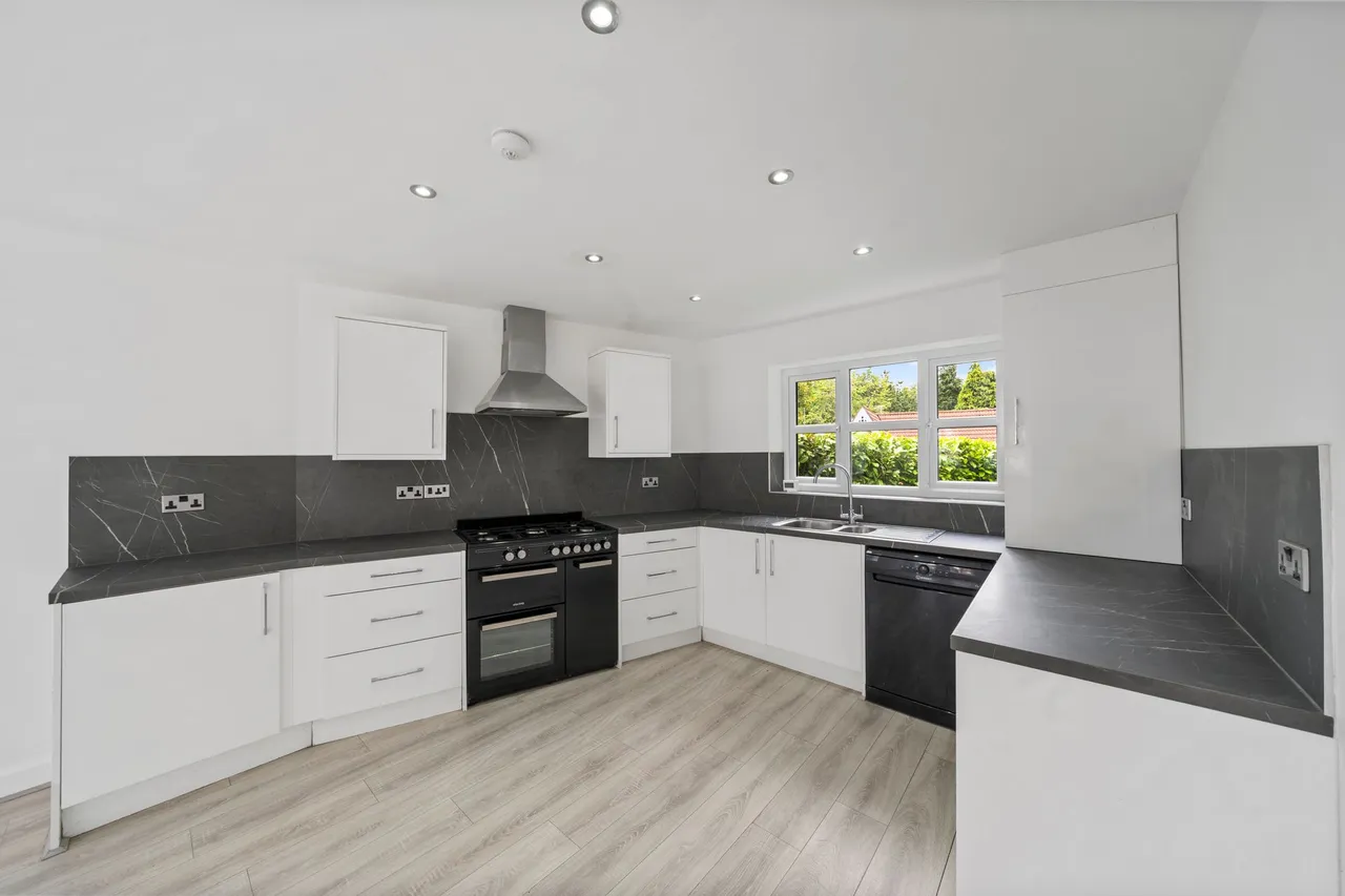 Lavender Walk, Ashton-In-Makerfield, Wigan, Wigan, WN4 0RD, photo 3