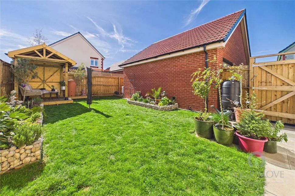 Periwinkle Gardens, Desborough, Northamptonshire, NN14, photo 2