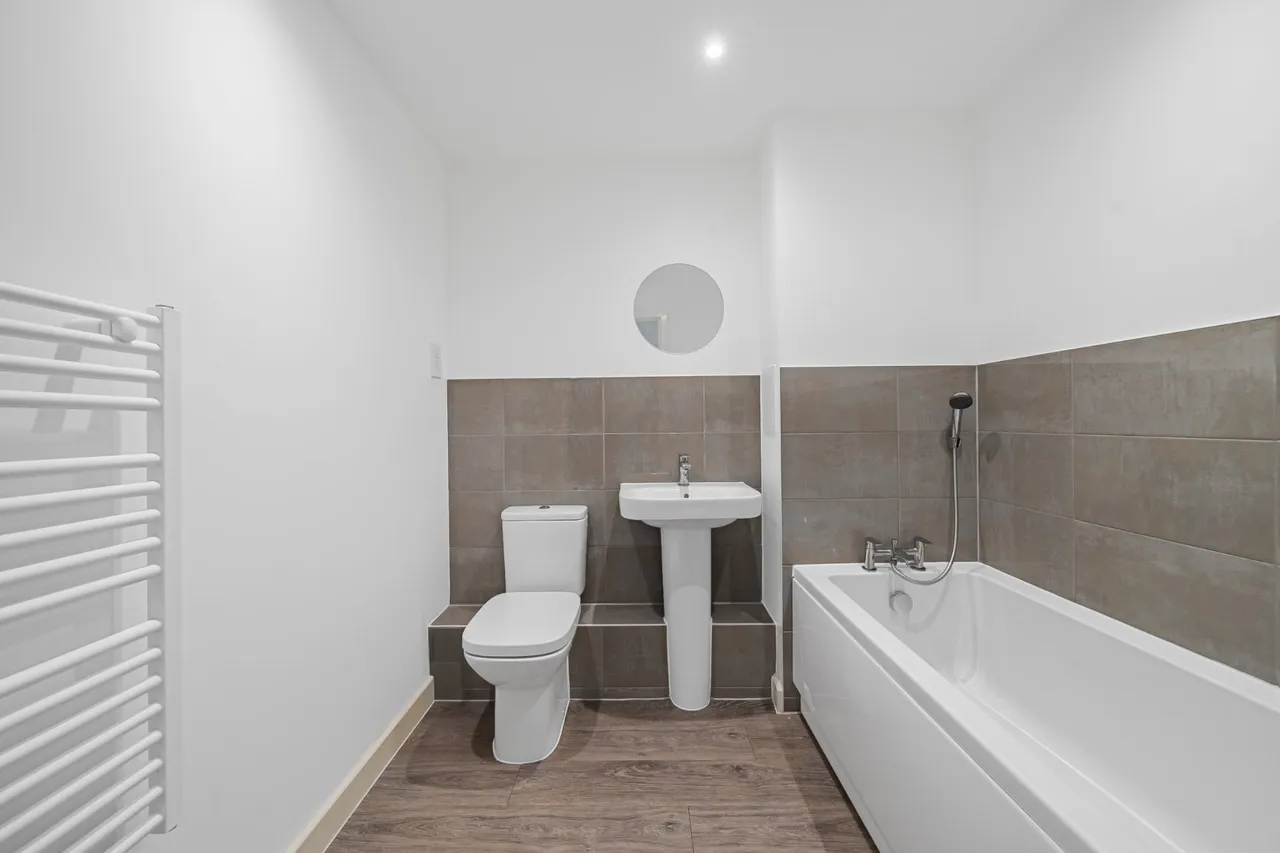 Chieftain Road, Longcross, KT16, photo 12
