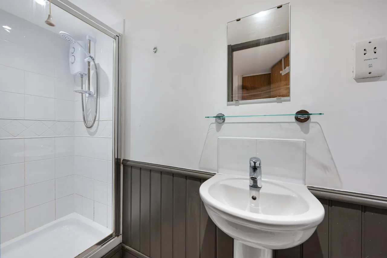 Clarence Road, Bollington, SK10, photo 8