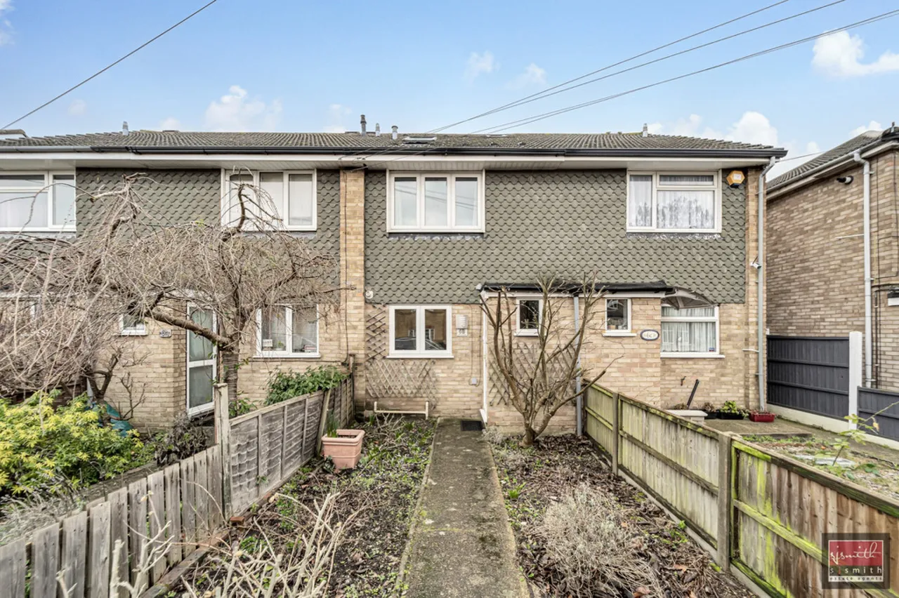 3 bed property for sale, Ashford Crescent, Ashford