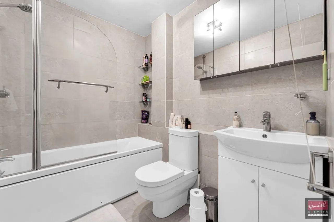 Ashford Crescent, Ashford, photo 9
