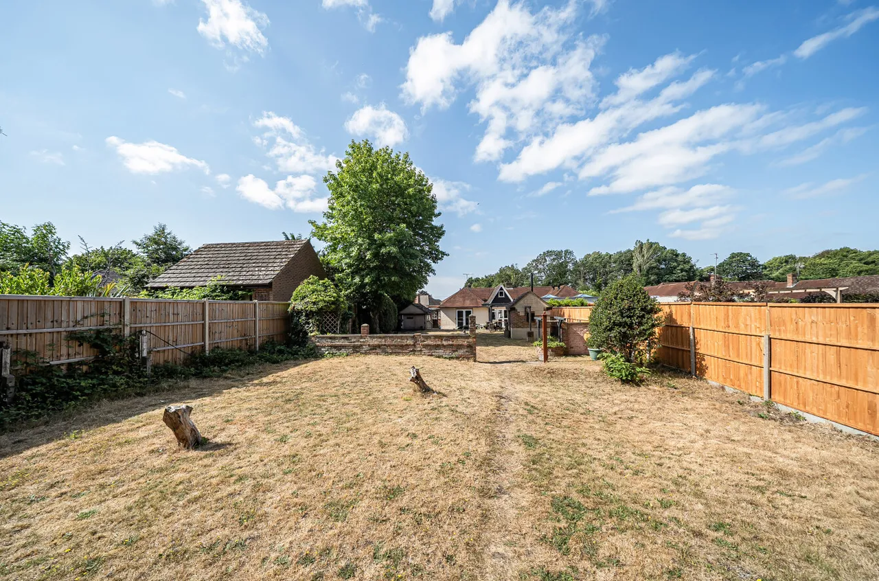 Longmeadow, Frimley, Camberley, Surrey, GU16 8RR, photo 10