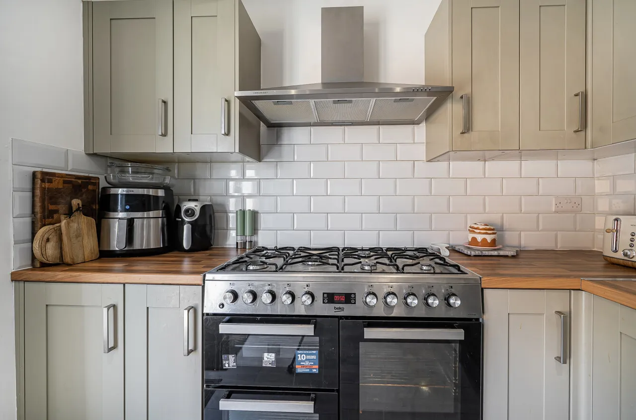 Longmeadow, Frimley, Camberley, Surrey, GU16 8RR, photo 11