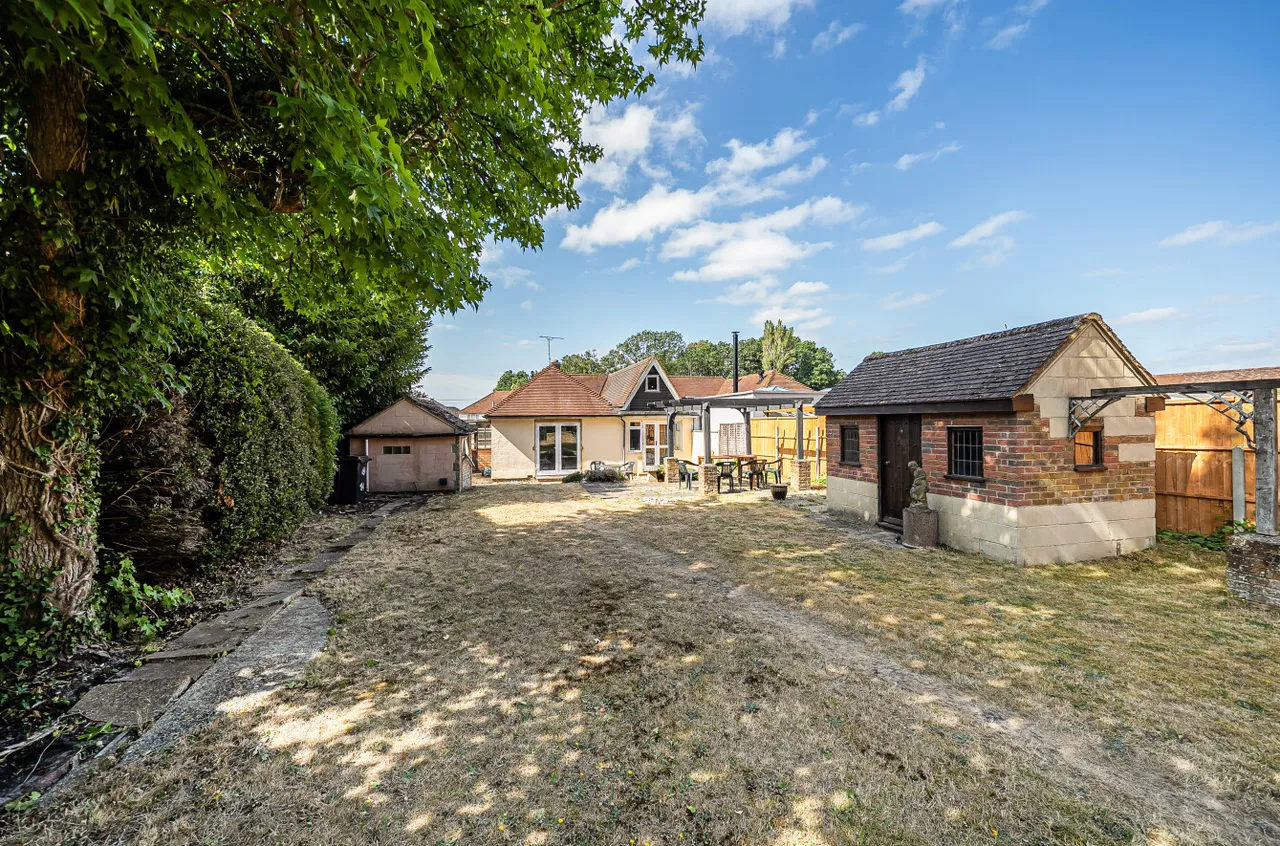 Longmeadow, Frimley, Camberley, Surrey, GU16 8RR, photo 17