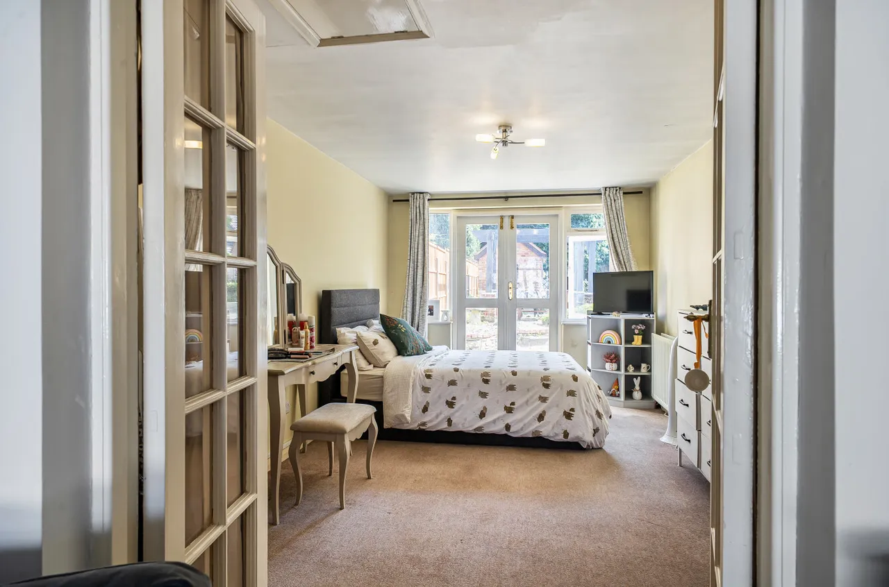Longmeadow, Frimley, Camberley, Surrey, GU16 8RR, photo 13