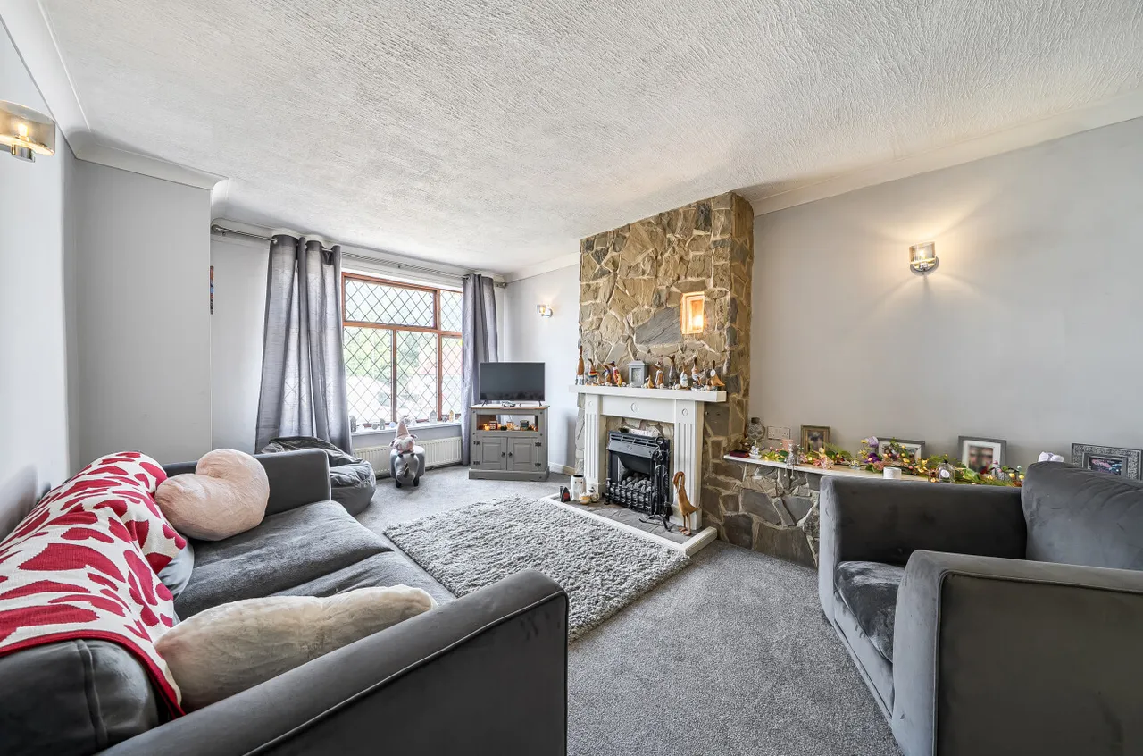 Longmeadow, Frimley, Camberley, Surrey, GU16 8RR, photo 4