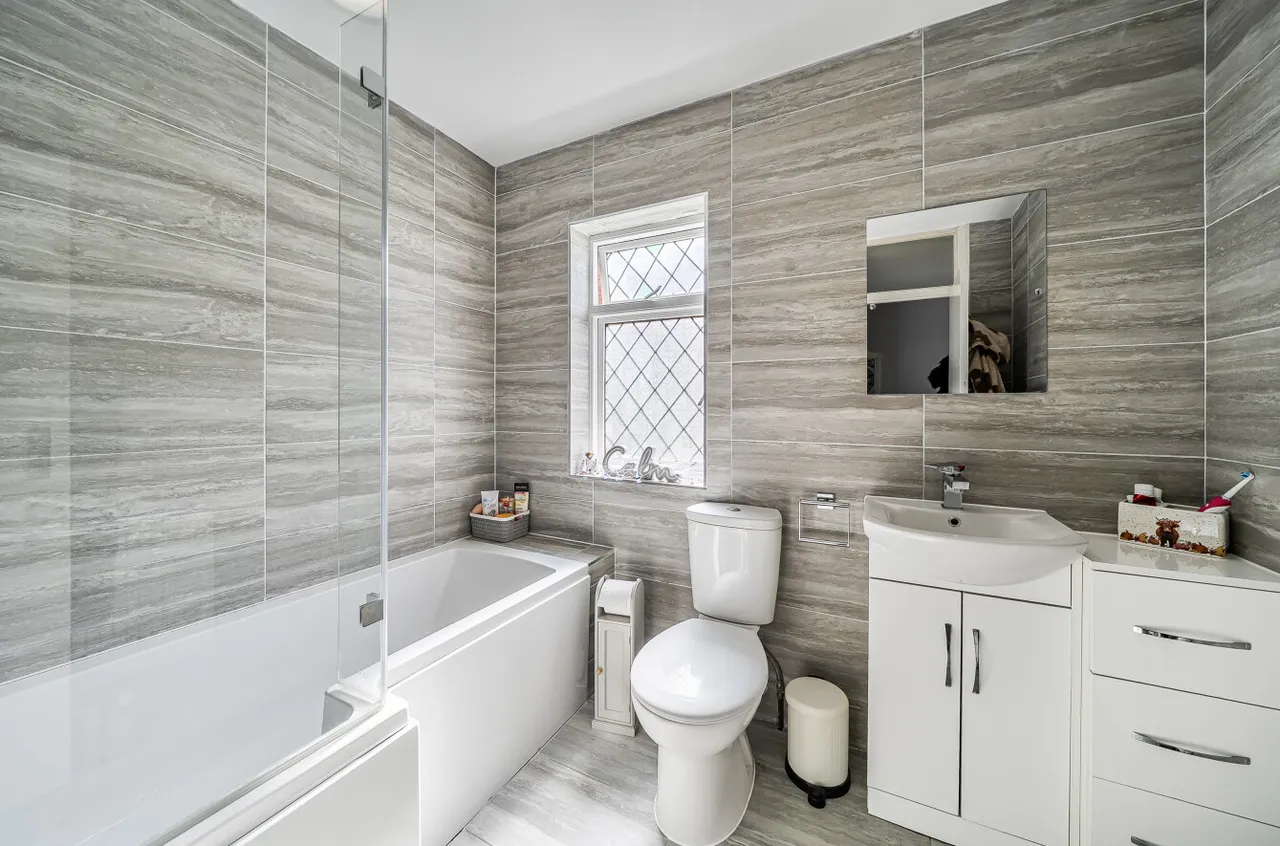 Longmeadow, Frimley, Camberley, Surrey, GU16 8RR, photo 7