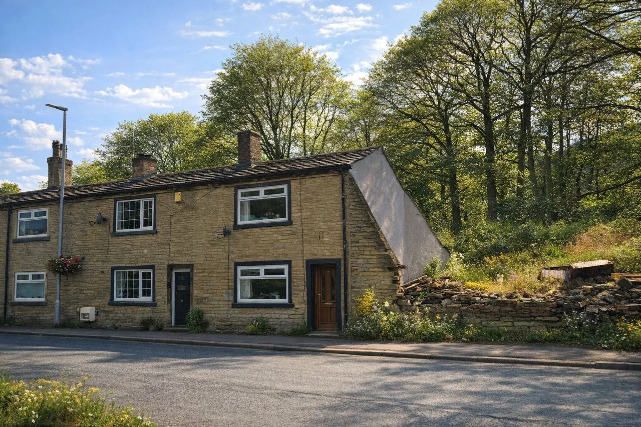 1 bed house for sale, Shay Lane, Halifax, HX3