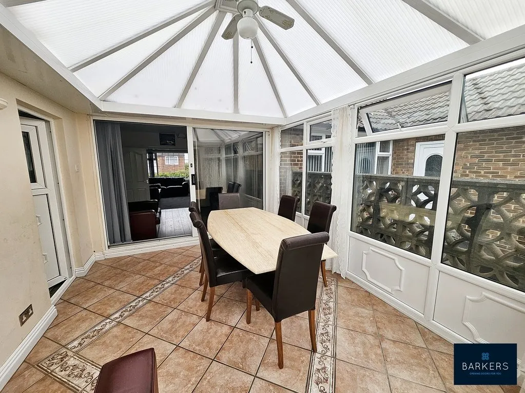 Crowther Road, Heckmondwike WF16 9LA, photo 13