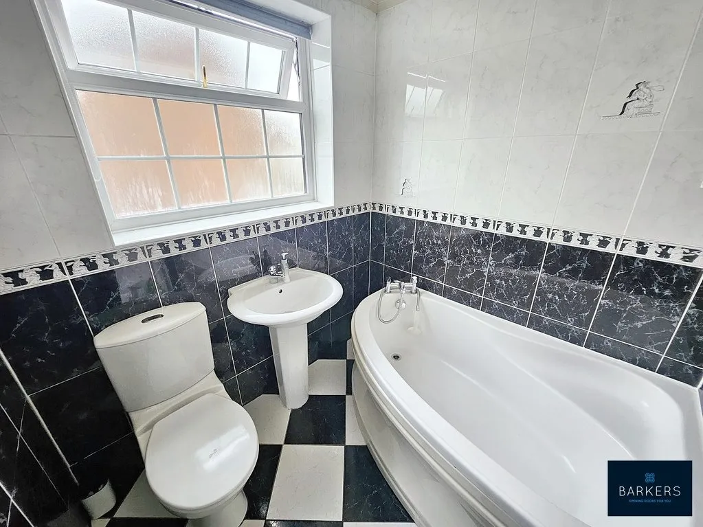 Crowther Road, Heckmondwike WF16 9LA, photo 14