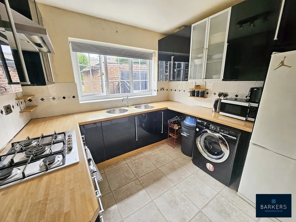 Crowther Road, Heckmondwike WF16 9LA, photo 15