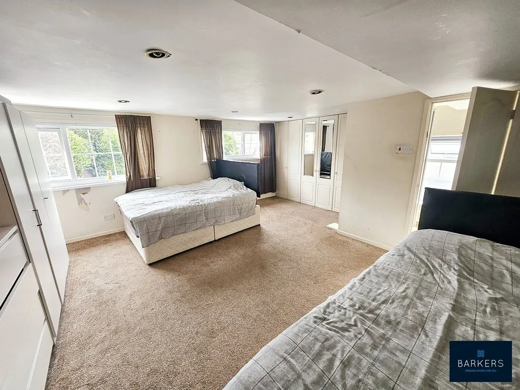 Crowther Road, Heckmondwike WF16 9LA, photo 10