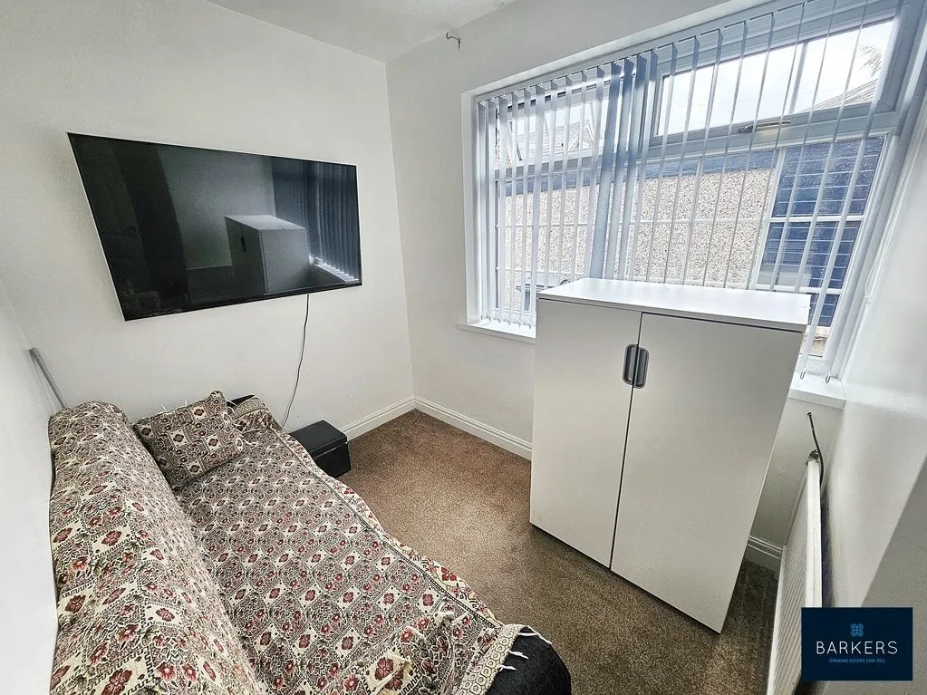Crowther Road, Heckmondwike WF16 9LA, photo 11