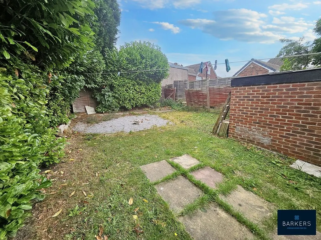 Crowther Road, Heckmondwike WF16 9LA, photo 16