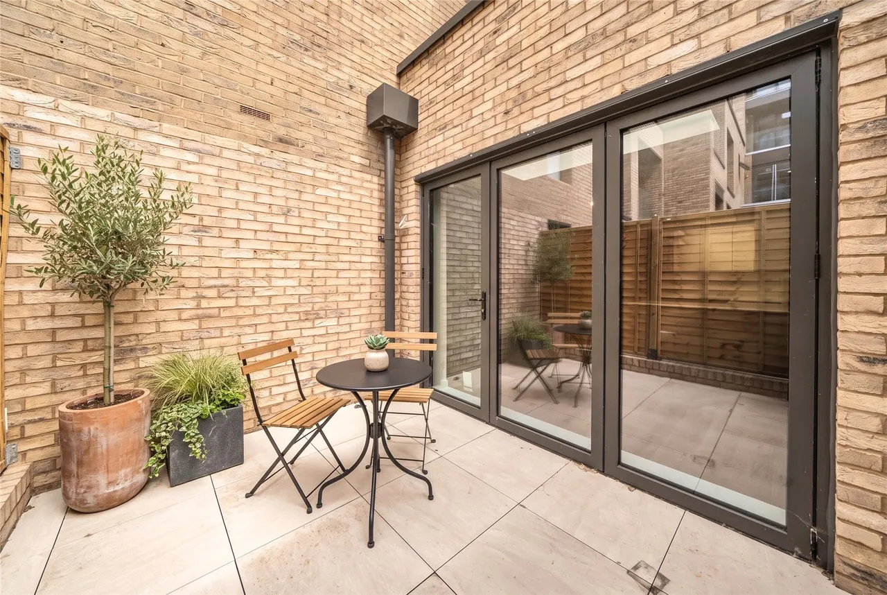 Shepherds Bush Road, W6, photo 13