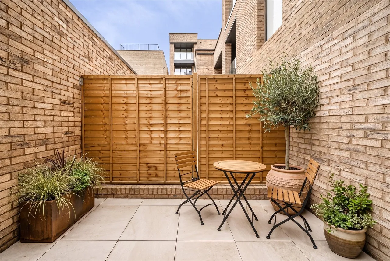 Shepherds Bush Road, W6, photo 4