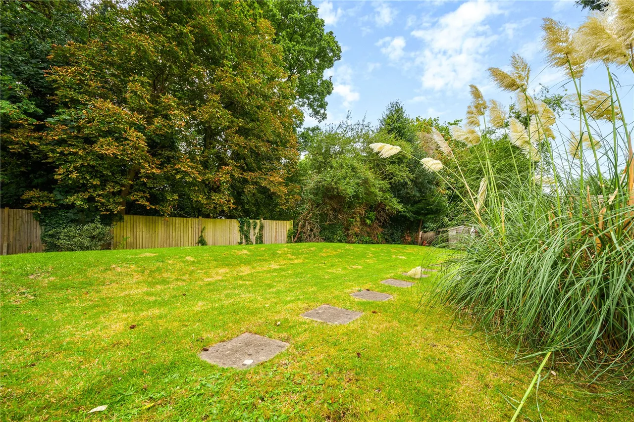 Broomhall Road, Woking, GU21, photo 13