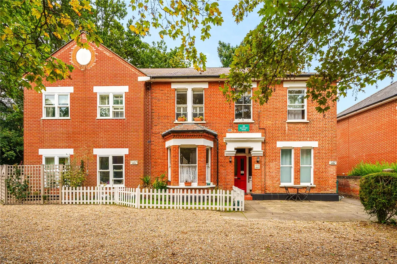 1 bed flat for sale, Broomhall Road, Woking, GU21