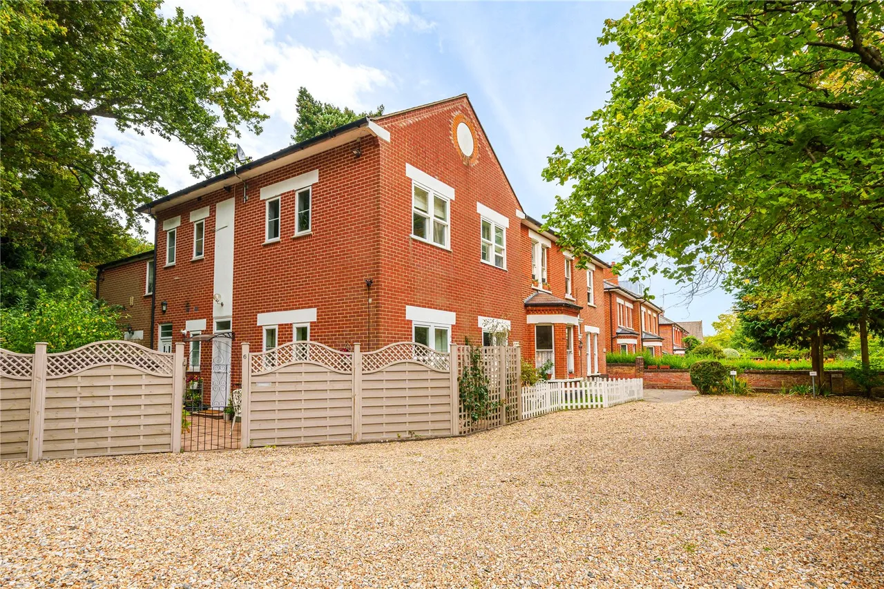 Broomhall Road, Woking, GU21, photo 18
