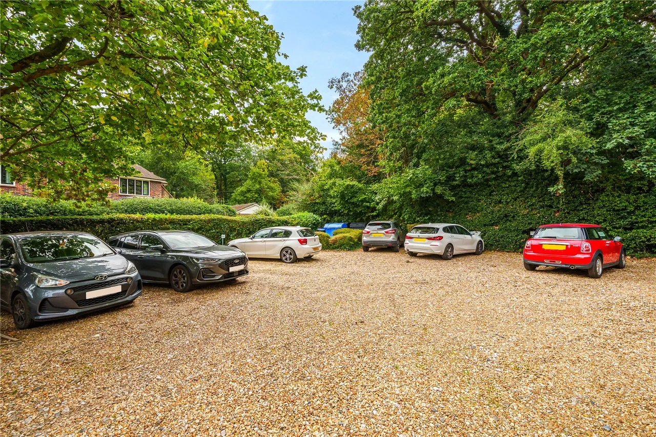 Broomhall Road, Woking, GU21, photo 15