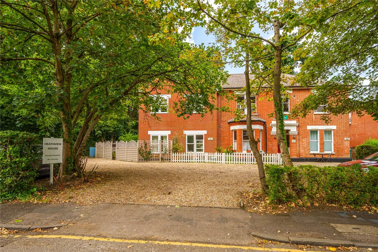 Broomhall Road, Woking, GU21, photo 16