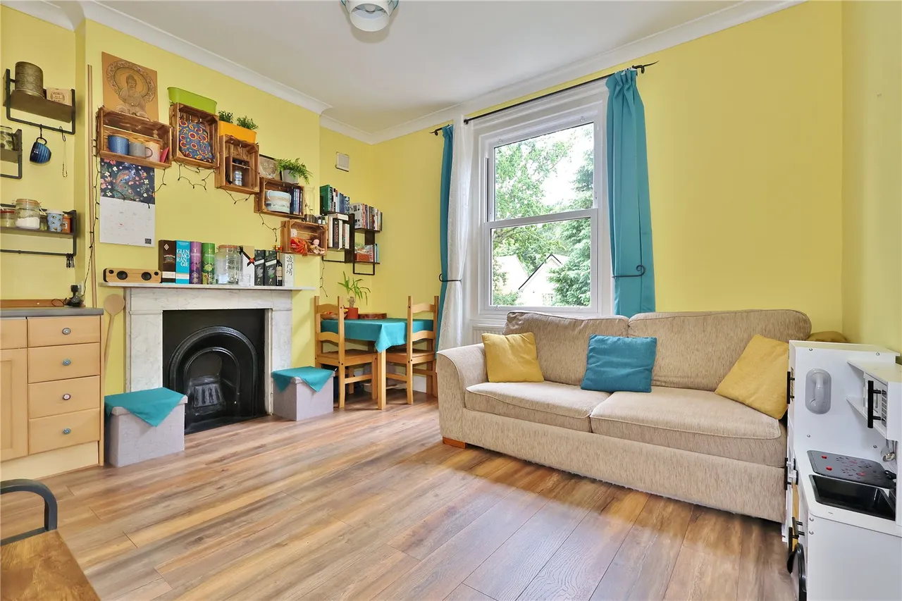 Broomhall Road, Woking, GU21, photo 2