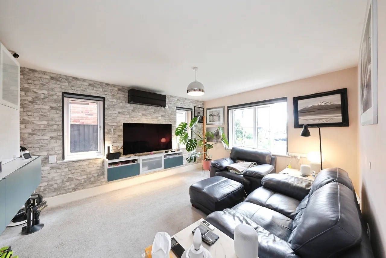 Kingfisher Way, Ollerton, Newark, Nottinghamshire, NG22, photo 4