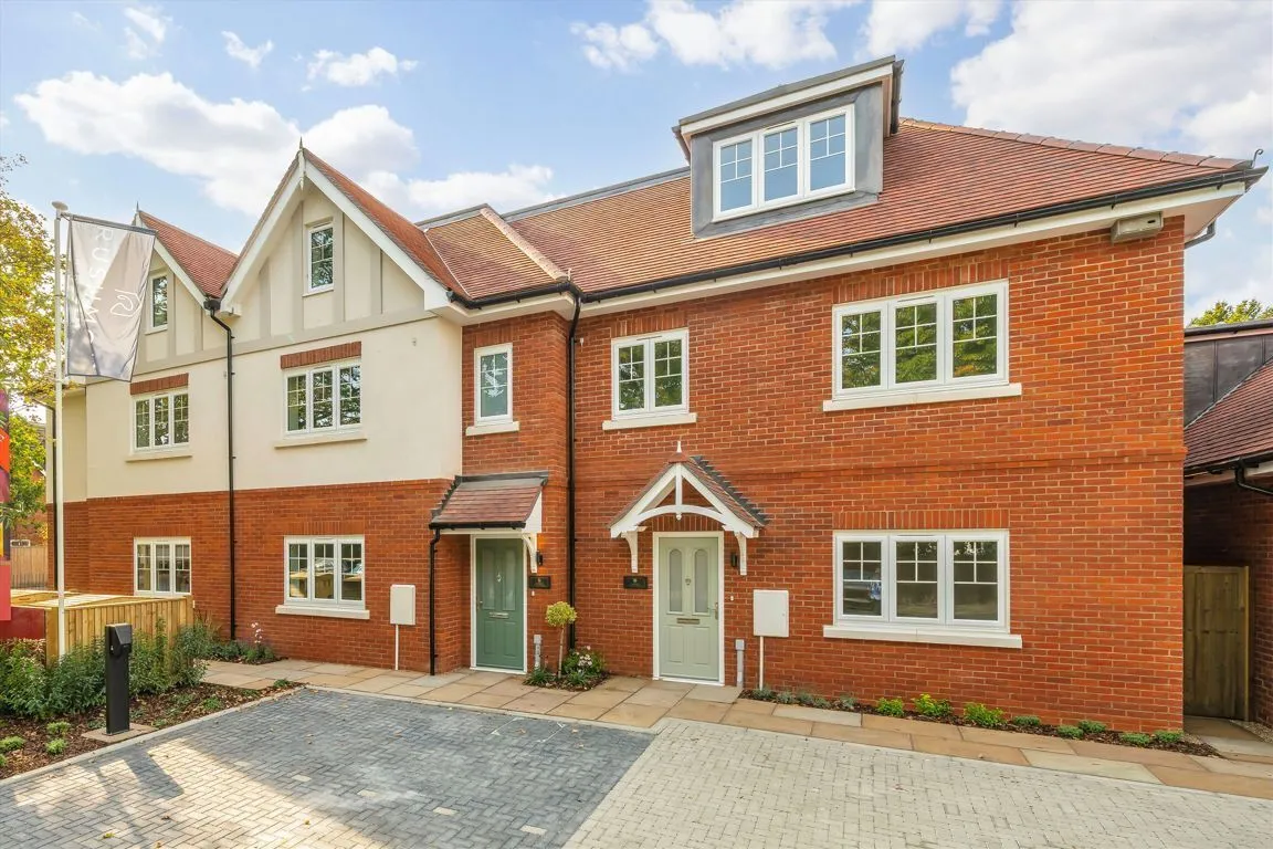 4 bed property for sale, Queens Road, Weybridge, KT13