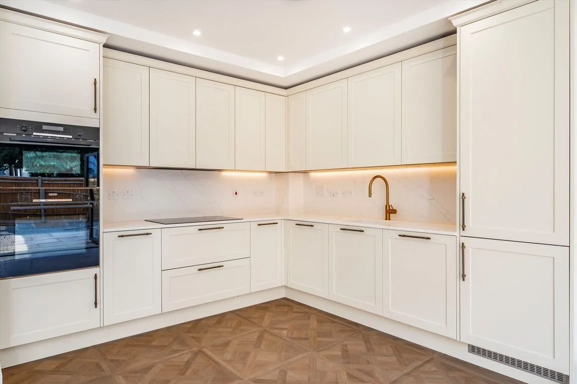 Queens Road, Weybridge, KT13, photo 3