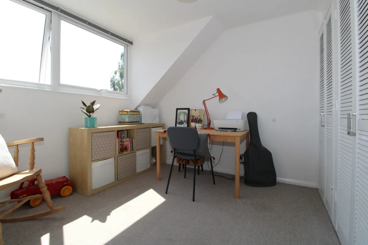 Gables Avenue, Ashford, TW15, photo 11