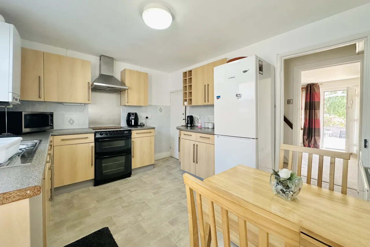 Clarence Road, Fleet, Hampshire, GU51 3XR, photo 3